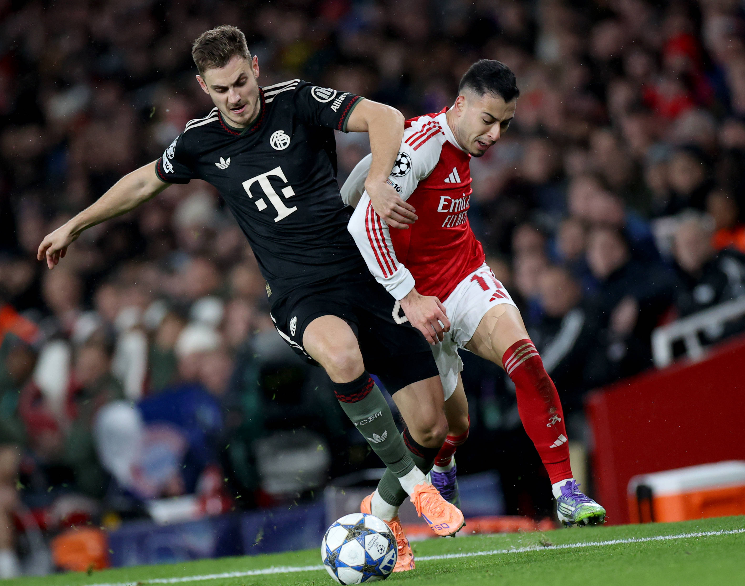 地上足球：梅西带队迈阿密夺冠，球王伟大无需多盐？