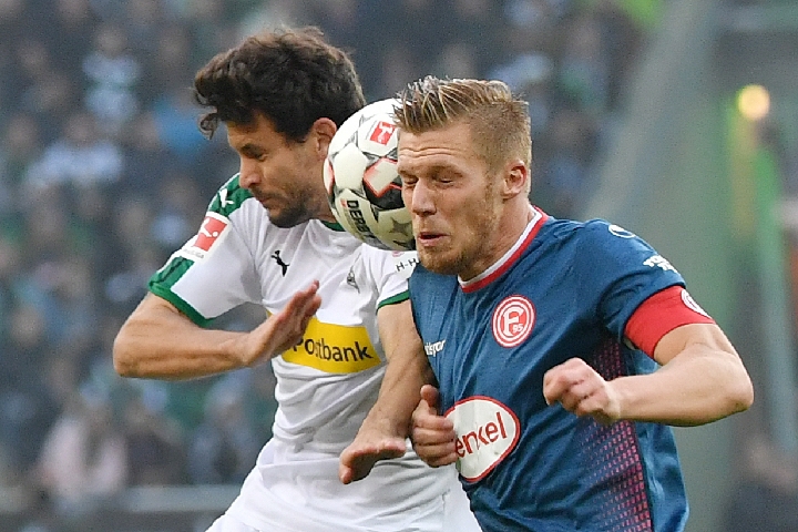 杰伦·约翰逊30+12+12助老鹰终结连败，首次连场三双