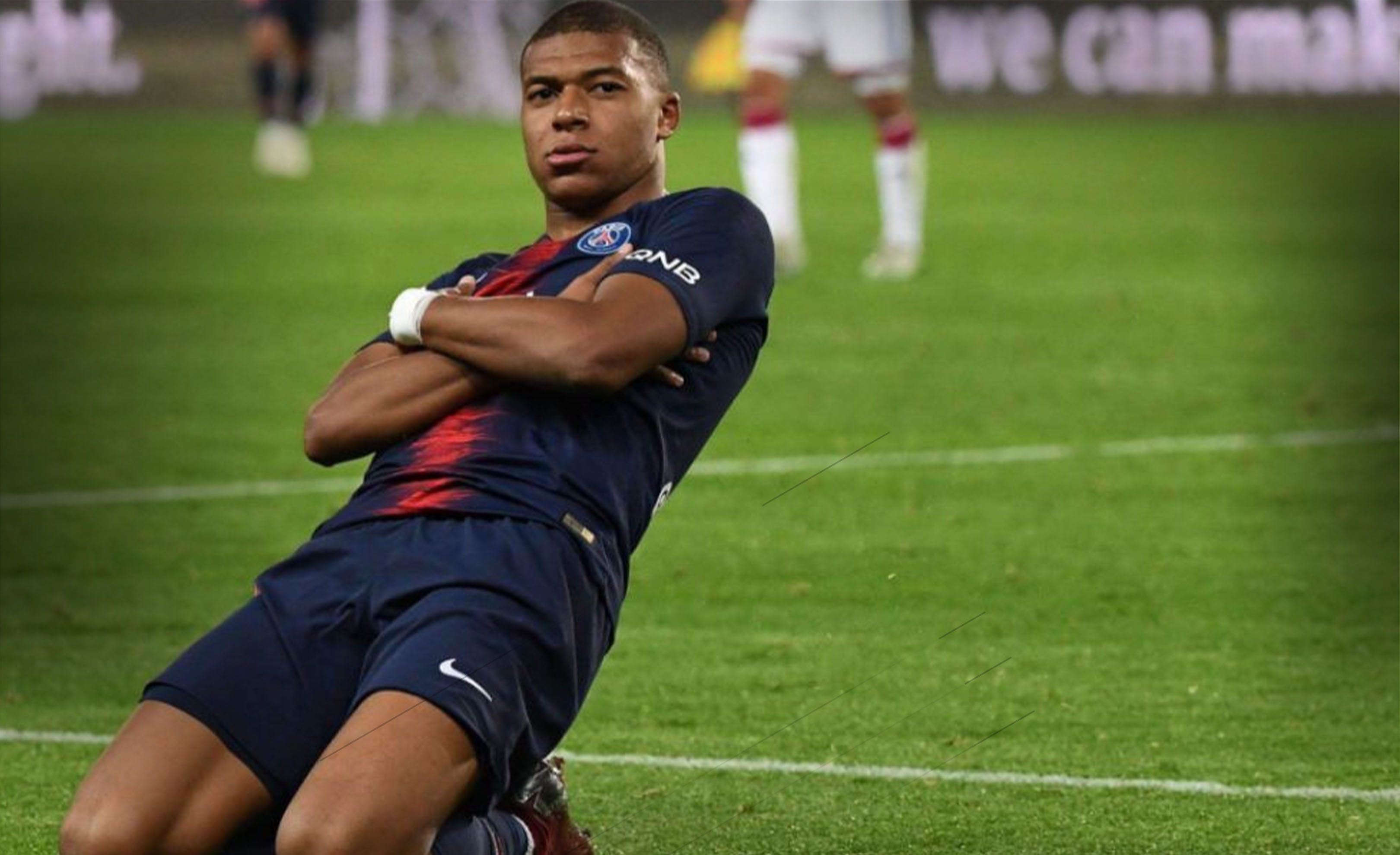 拜仁莱万多夫斯基关键进球锁定胜局