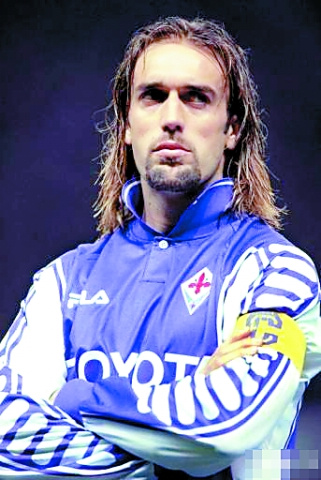 随着AC米兰3-2大逆转，意甲最新积分榜出炉：榜首易主+前三重洗牌（AC米兰3-2逆转取胜，意甲积分榜刷新：榜首易位，前三格局重组）