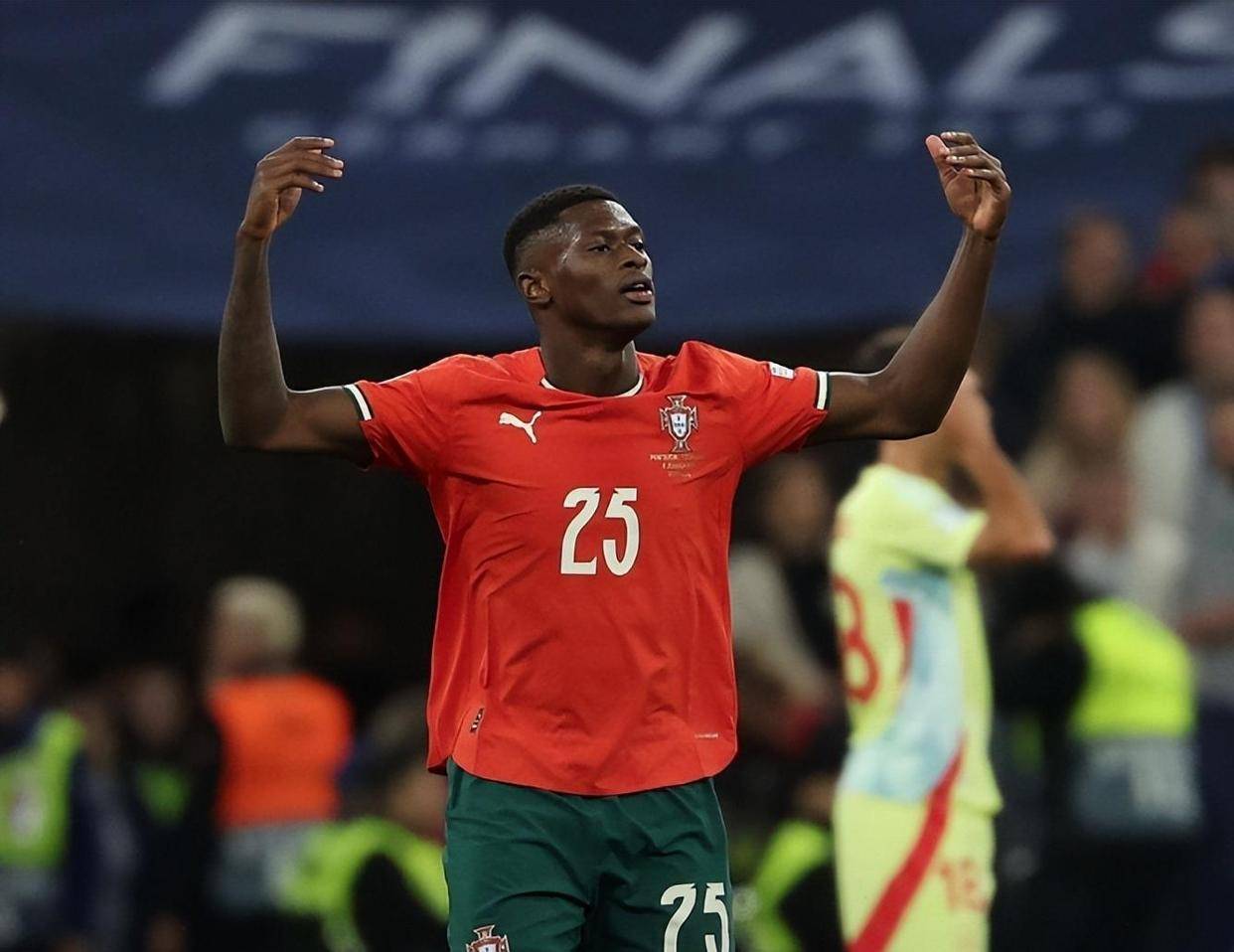 巴媒：38岁的大卫-路易斯与福塔莱萨解约，将加盟塞浦路斯球队