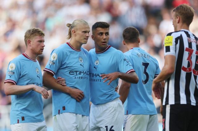 詹姆斯生涯常规赛1015胜升至NBA历史第二，仅次于贾巴尔