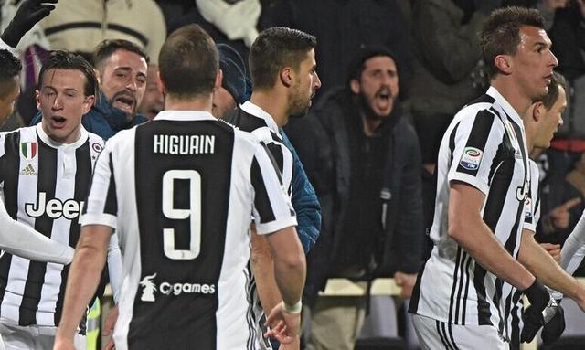 卡卡：对世界杯最美好的回忆是触碰奖杯；很期待新的赛制