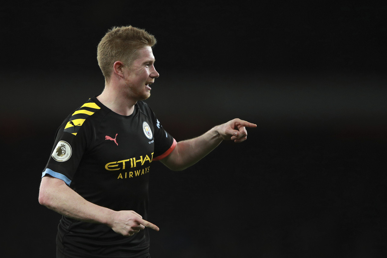 为国出战14次打进1球，尹鸿博获得印有19号的国足纪念球衣