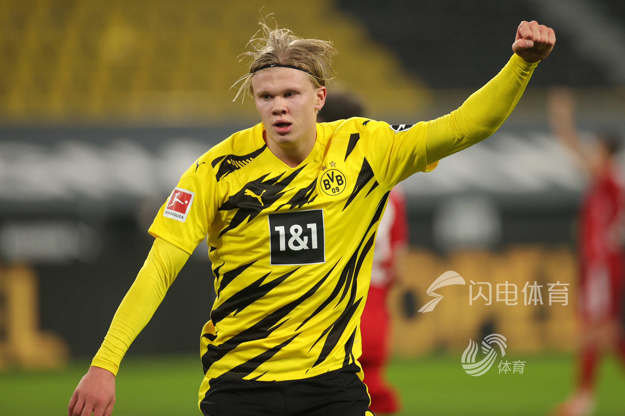 篮球湖人球星时隔两周复出，全场掌声雷动