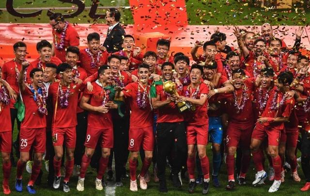 足球中超豪门再爆冷门，争冠格局突然大变（中超豪强再遭爆冷，争冠形势瞬间生变）