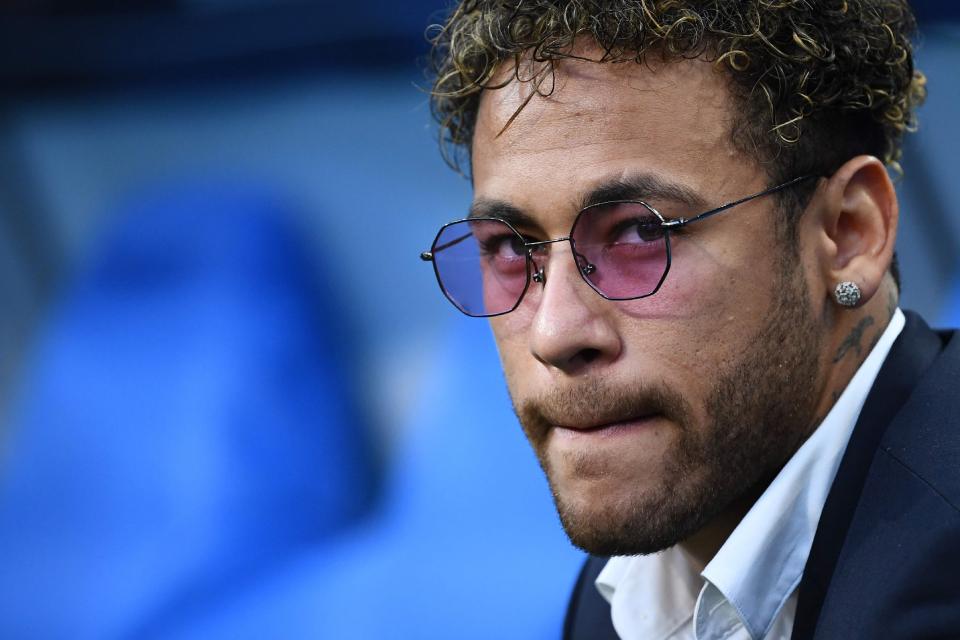 媒体人：著名国脚想帮助去世球迷家属，潘家人只想让戴琳还钱（媒体人称：知名国脚欲援助去世球迷家属，潘家人只要求戴琳还款）