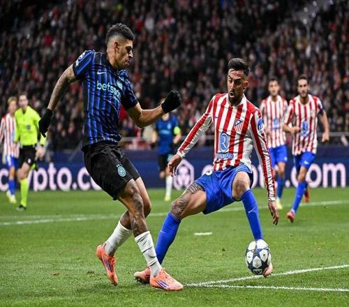 一家人整整齐齐！曼联官方晒25／26赛季合影：男女全队出镜（曼联发布25／26赛季全家福：男女一线队齐齐出镜）