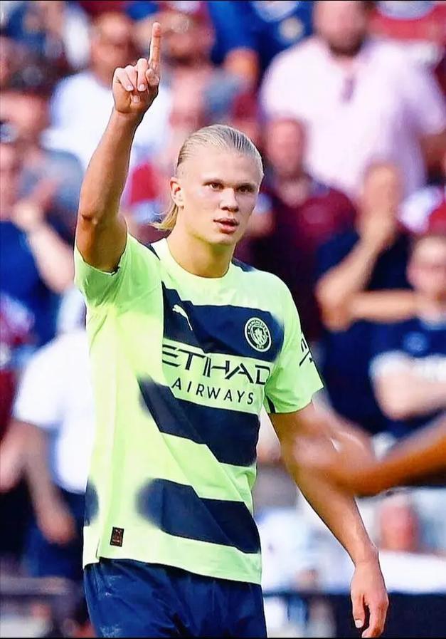 记者：莱比锡预计将接受纽卡对谢什科的9000万欧报价