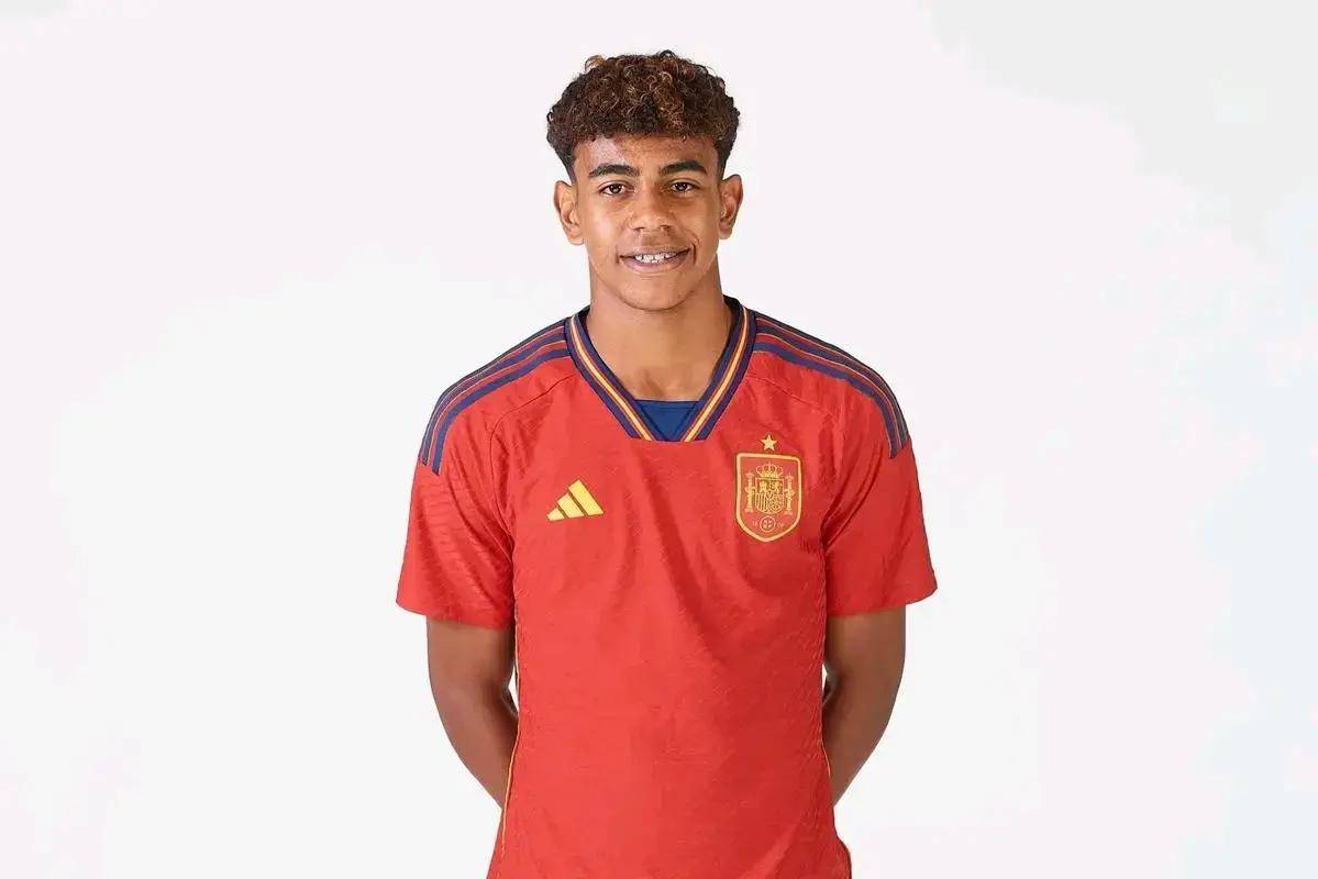 波兰主帅：希望面对荷兰能有更多控球；已证明能与他们抗衡