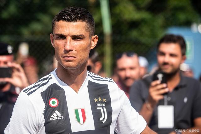 姆巴佩祝贺阿什拉夫当选非洲足球先生：爱你，你是非洲之王（姆巴佩祝贺阿什拉夫荣膺非洲足球先生：爱你，非洲之王）